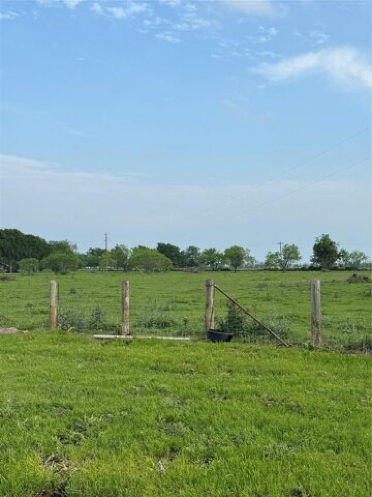 Picture of Residential Land For Sale in Hempstead, Texas, United States