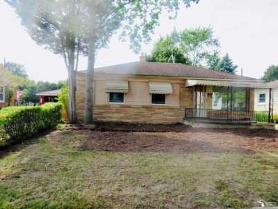 Home For Sale in Flat Rock, Michigan