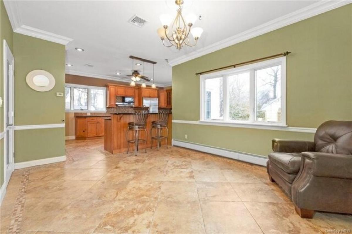 Picture of Home For Sale in Nanuet, New York, United States