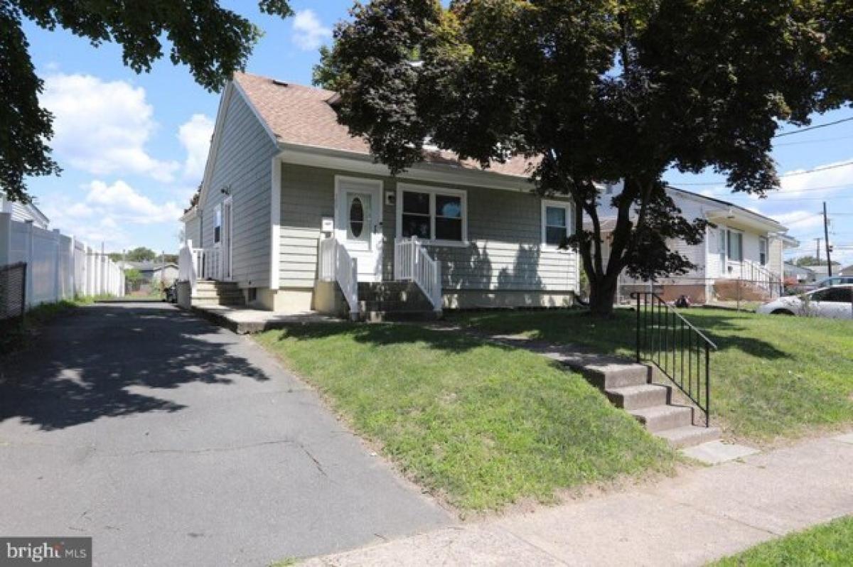 Picture of Home For Sale in Ewing, New Jersey, United States