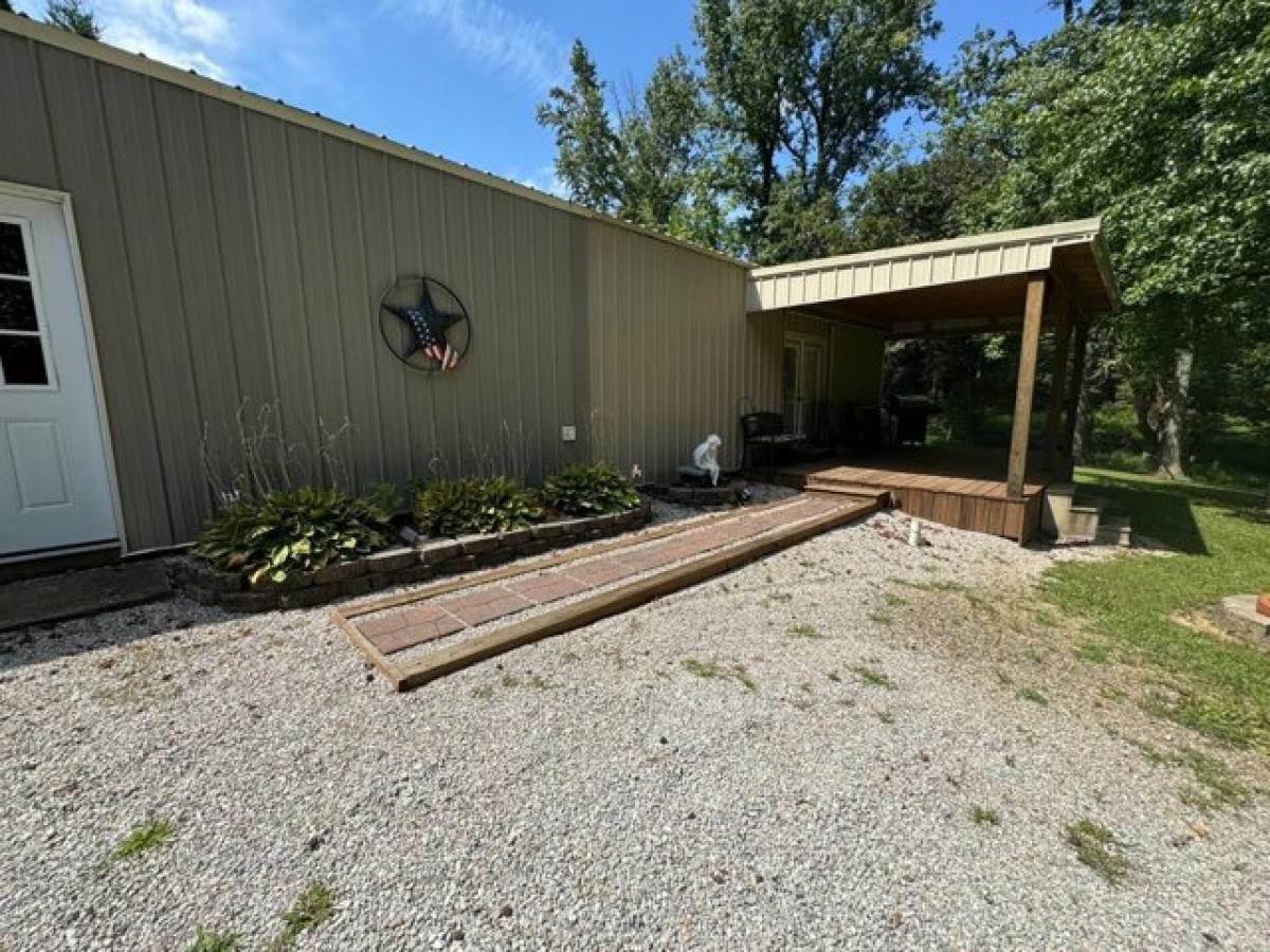 Picture of Home For Sale in Grandview, Indiana, United States