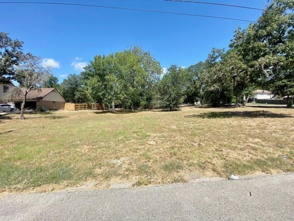 Picture of Residential Land For Sale in Bellville, Texas, United States