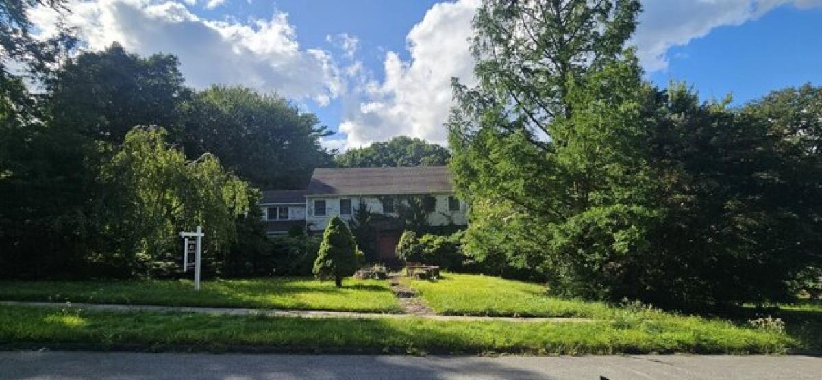 Picture of Home For Sale in Glastonbury, Connecticut, United States