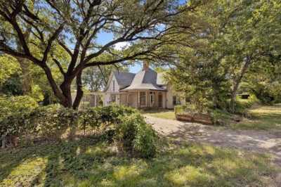 Home For Sale in Grandview, Texas