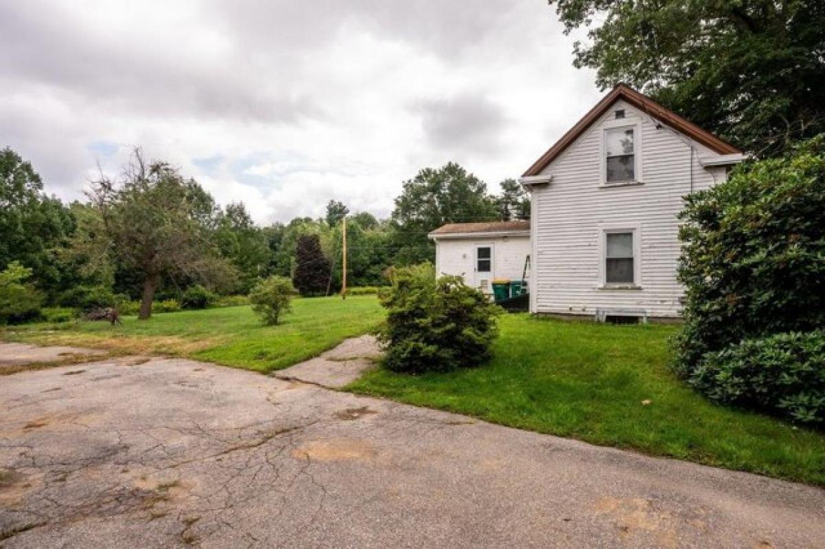 Picture of Home For Sale in Rochester, New Hampshire, United States