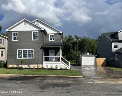 Home For Sale in Leonardo, New Jersey