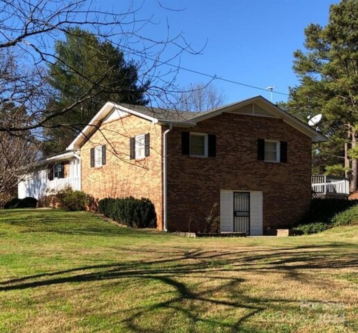 Picture of Home For Sale in Dallas, North Carolina, United States