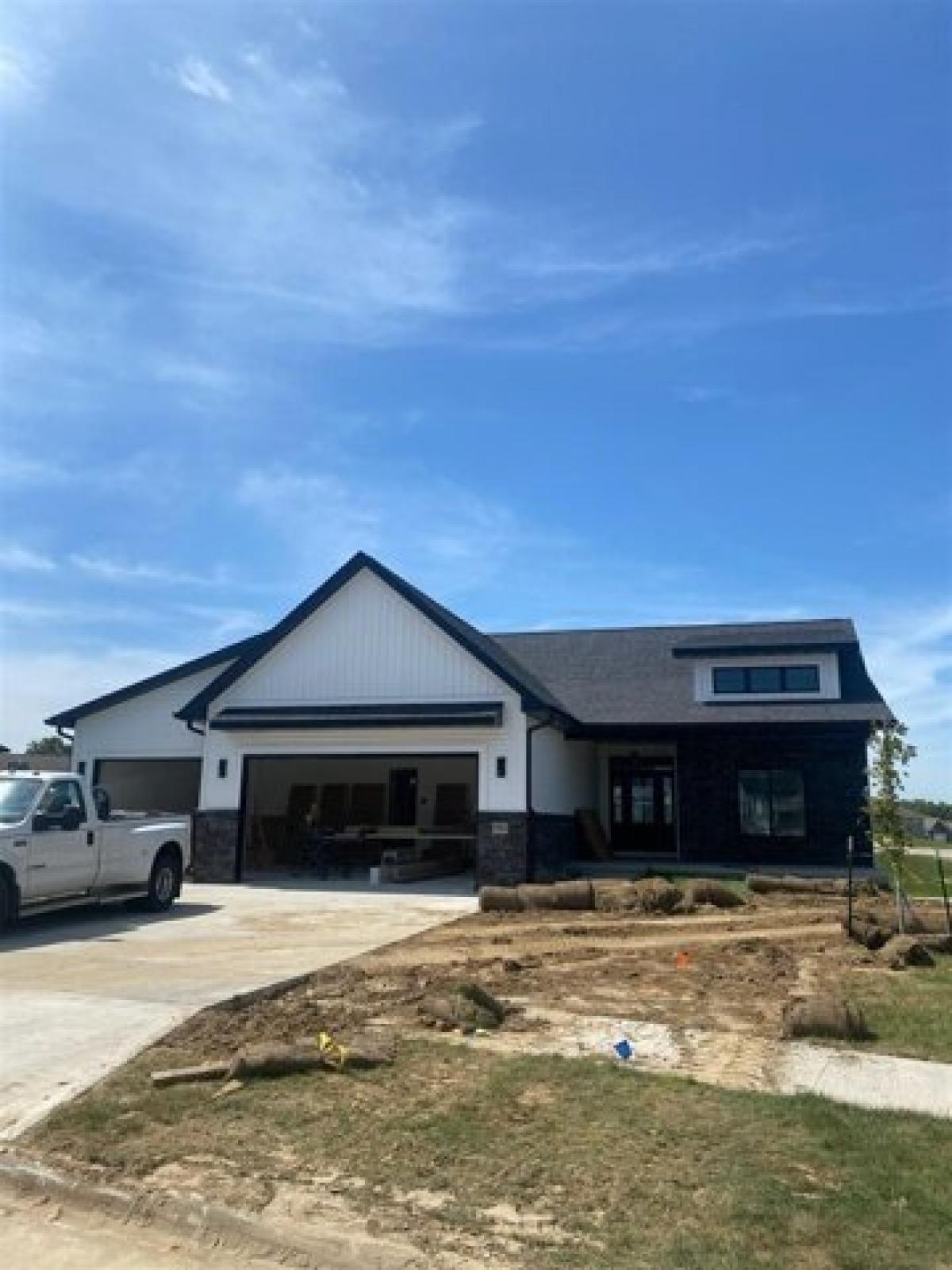 Picture of Home For Sale in Solon, Iowa, United States