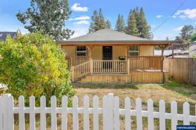 Home For Sale in Albany, Oregon