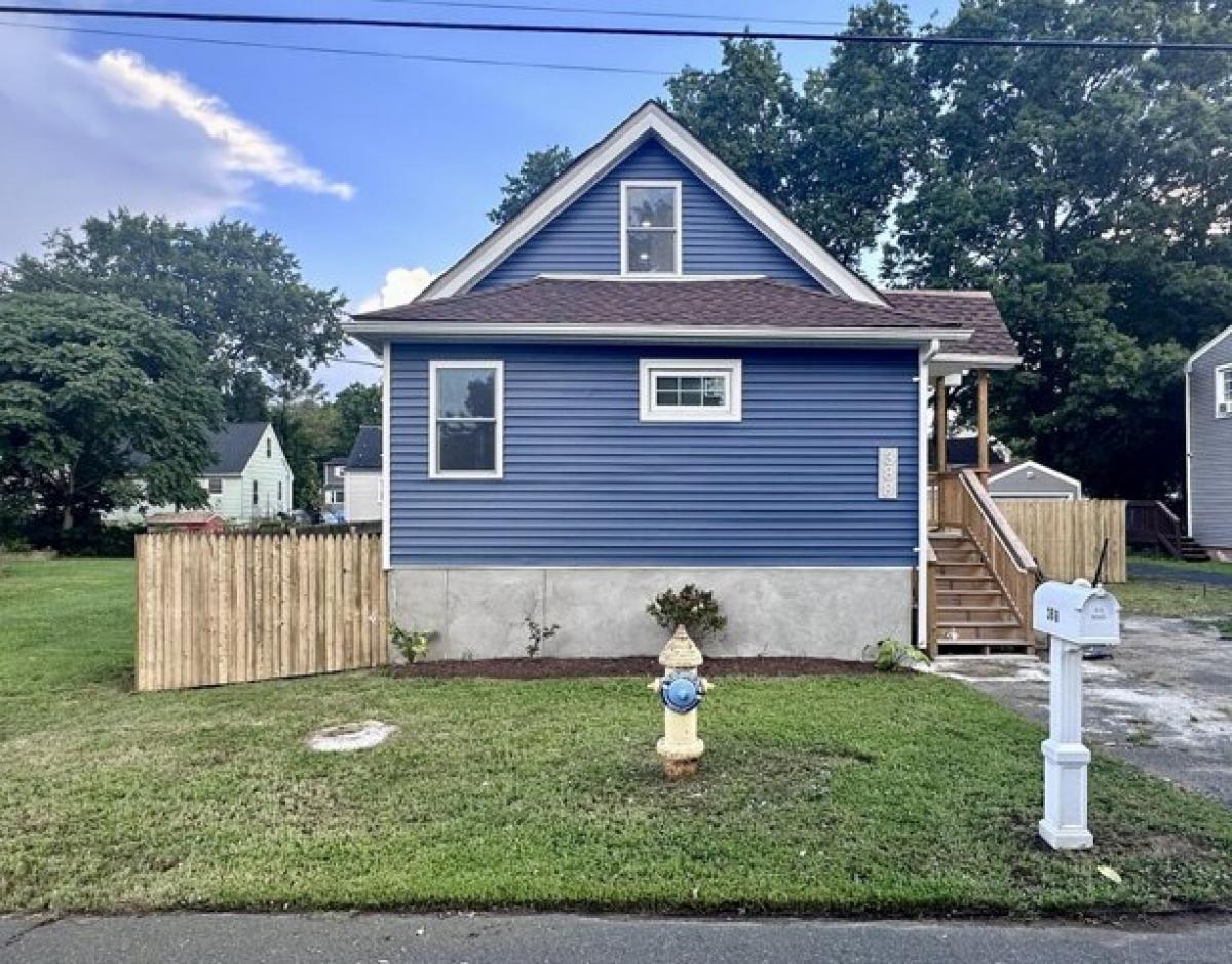 Picture of Home For Sale in Stratford, Connecticut, United States