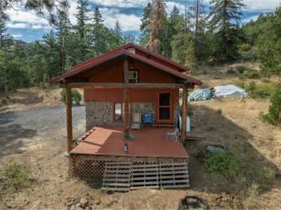 Home For Sale in Maupin, Oregon