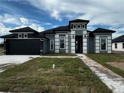 Home For Sale in Weslaco, Texas