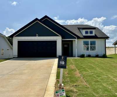 Home For Sale in Springfield, Tennessee