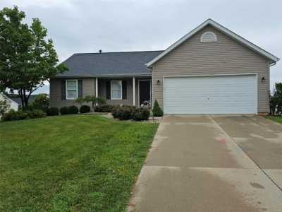 Home For Sale in Columbia, Illinois