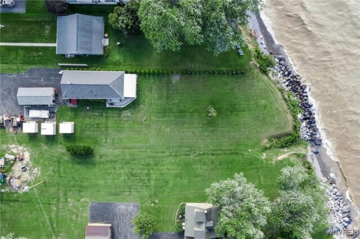 Picture of Home For Sale in Youngstown, New York, United States