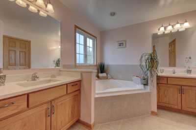 Home For Sale in Carol Stream, Illinois