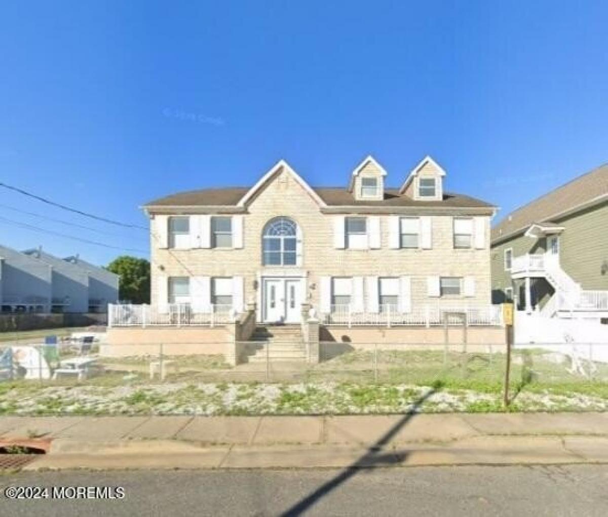 Picture of Home For Sale in Union Beach, New Jersey, United States