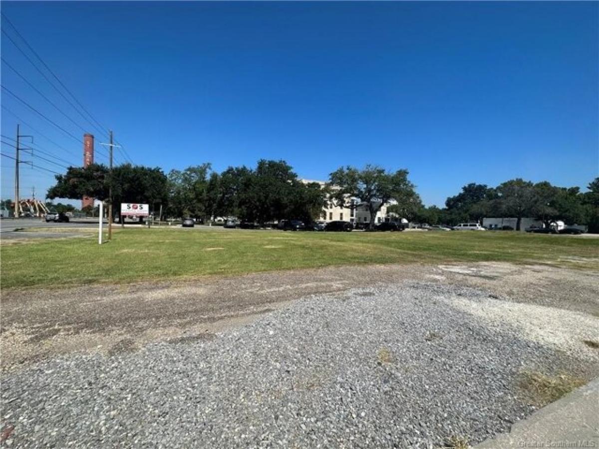 Picture of Residential Land For Sale in Chalmette, Louisiana, United States