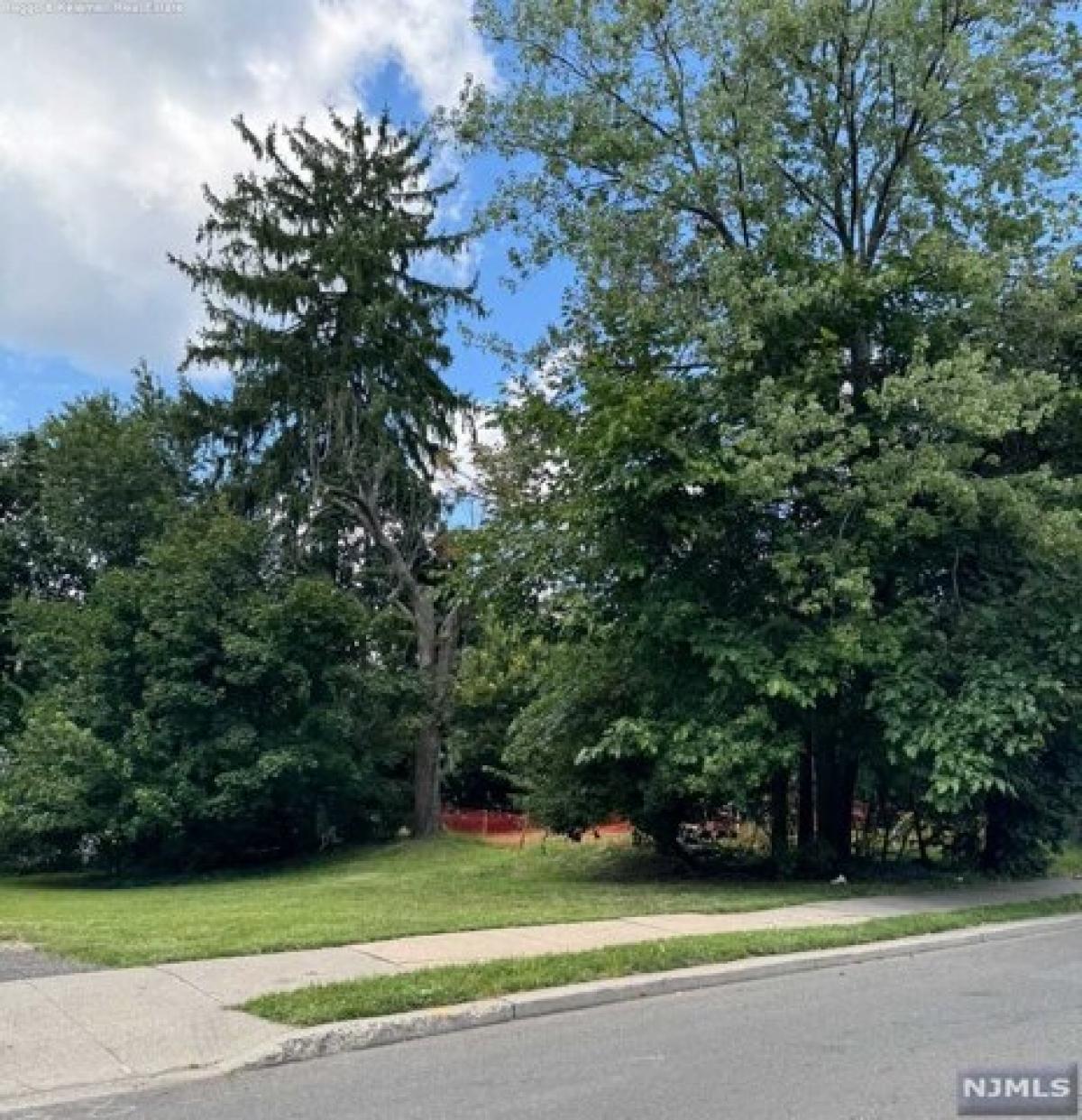 Picture of Residential Land For Sale in Bogota, New Jersey, United States