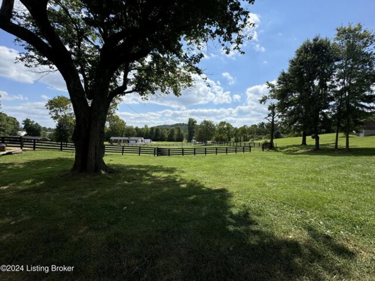 Picture of Home For Sale in Brooks, Kentucky, United States