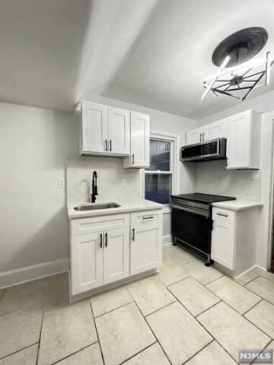 Home For Rent in Newark, New Jersey