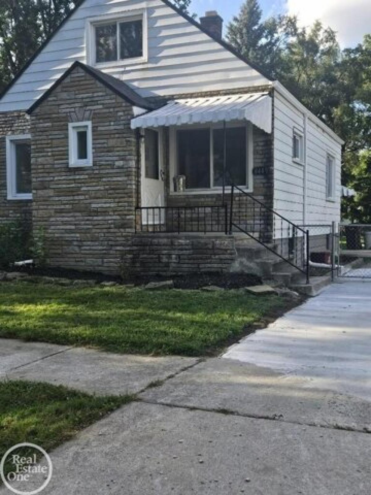 Picture of Home For Sale in Center Line, Michigan, United States