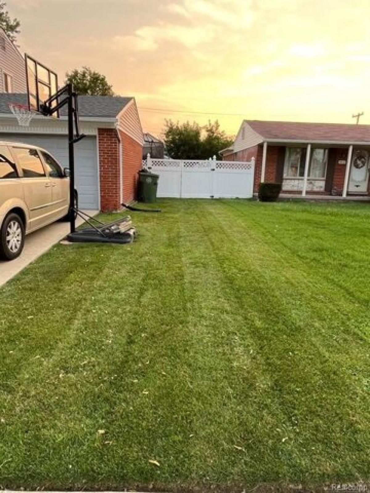 Picture of Home For Sale in Southgate, Michigan, United States