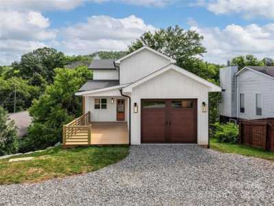 Home For Sale in Weaverville, North Carolina