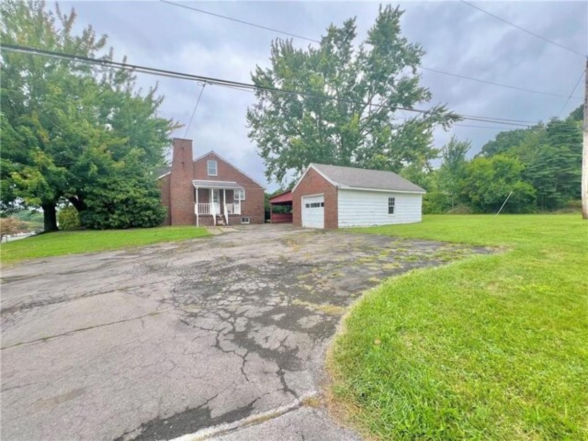 Picture of Home For Sale in New Castle, Pennsylvania, United States