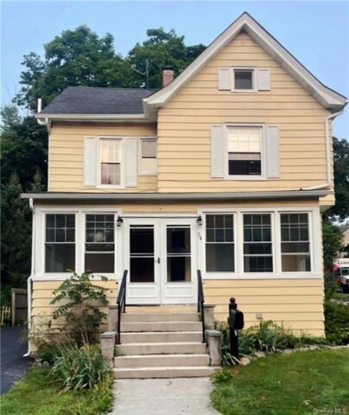 Picture of Home For Sale in Walden, New York, United States