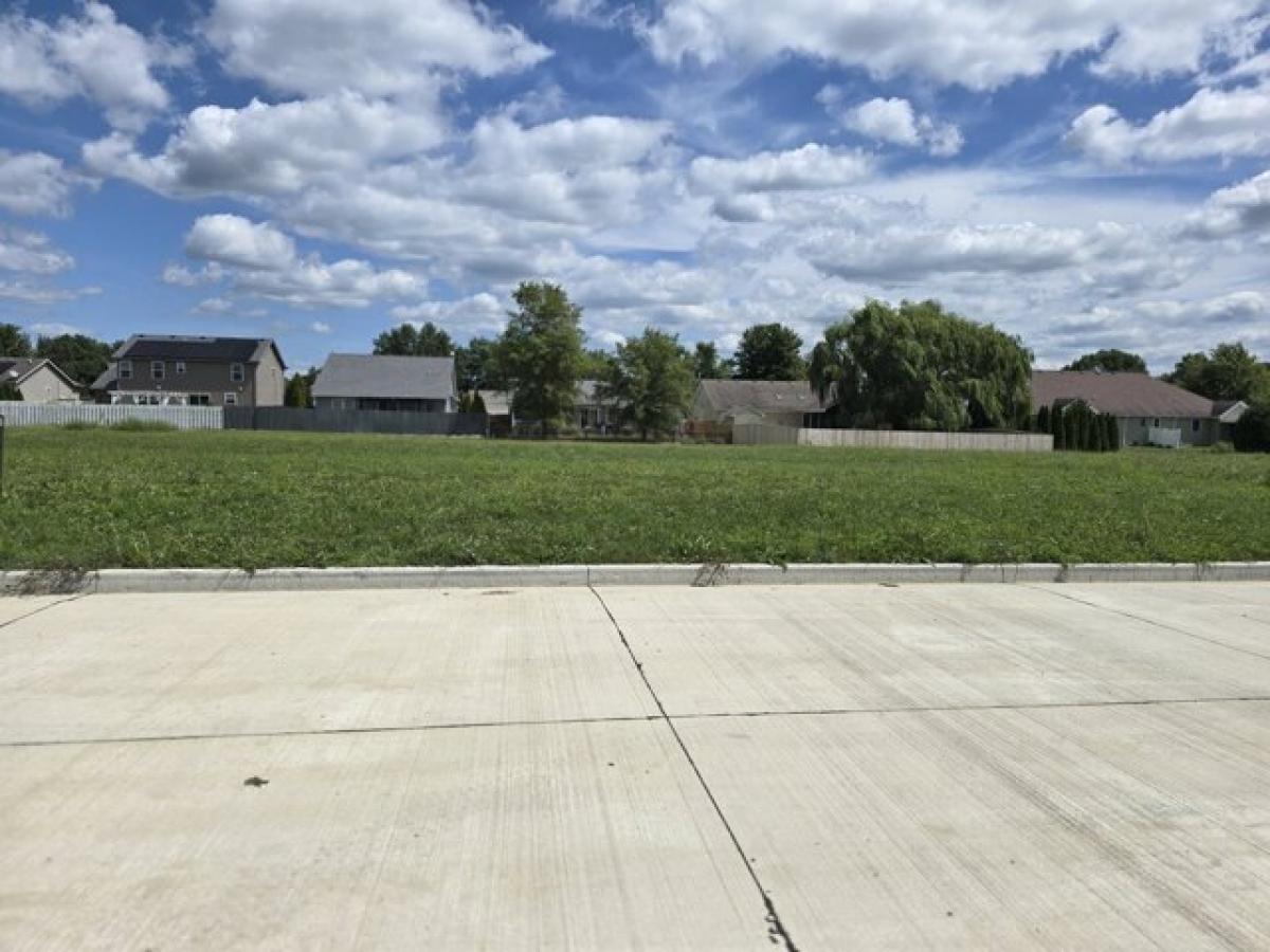 Picture of Residential Land For Sale in Clinton, Illinois, United States