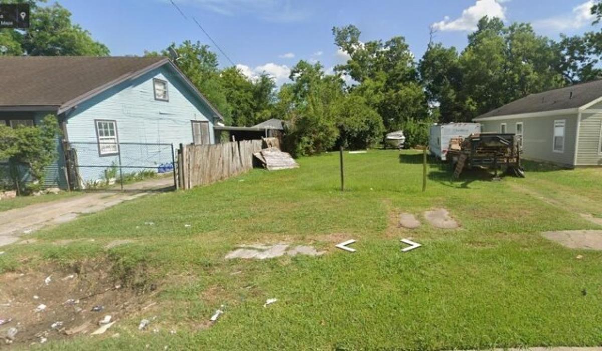 Picture of Residential Land For Sale in Beaumont, Texas, United States