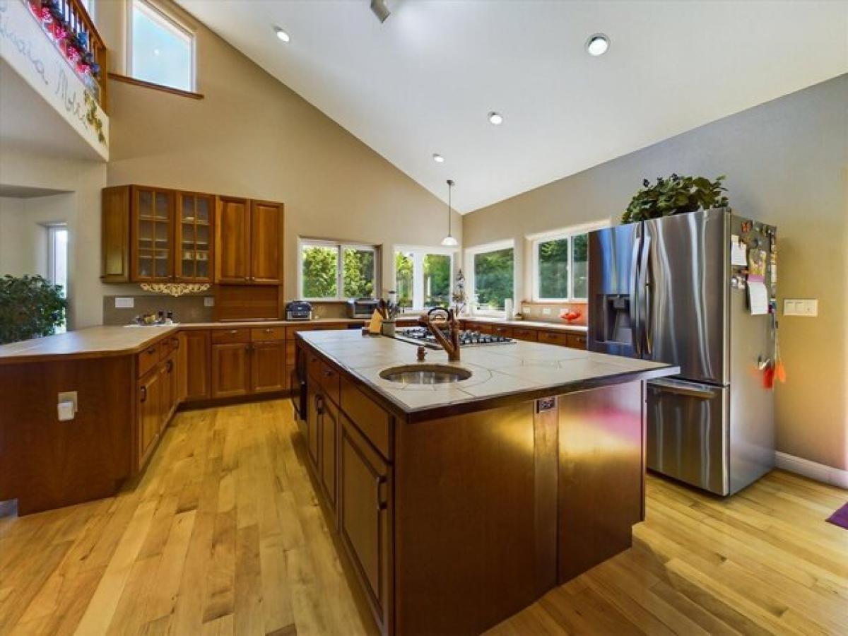 Picture of Home For Sale in Willow Creek, California, United States