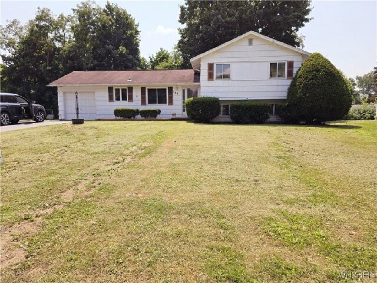 Picture of Home For Sale in Henrietta, New York, United States