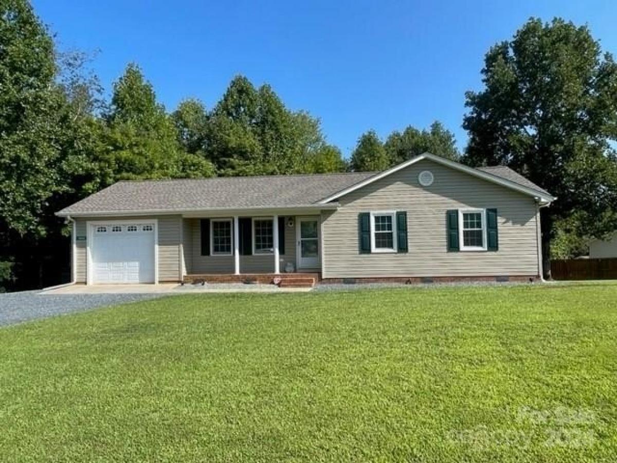 Picture of Home For Sale in Asheboro, North Carolina, United States