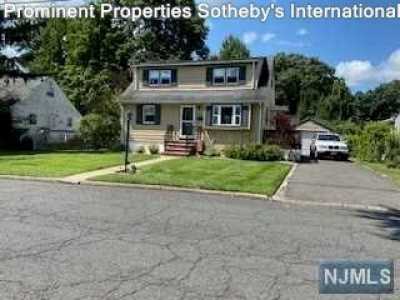 Home For Sale in Cresskill, New Jersey