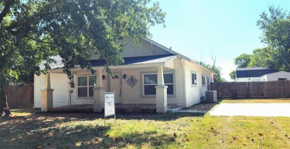 Picture of Home For Sale in Paradise, Texas, United States