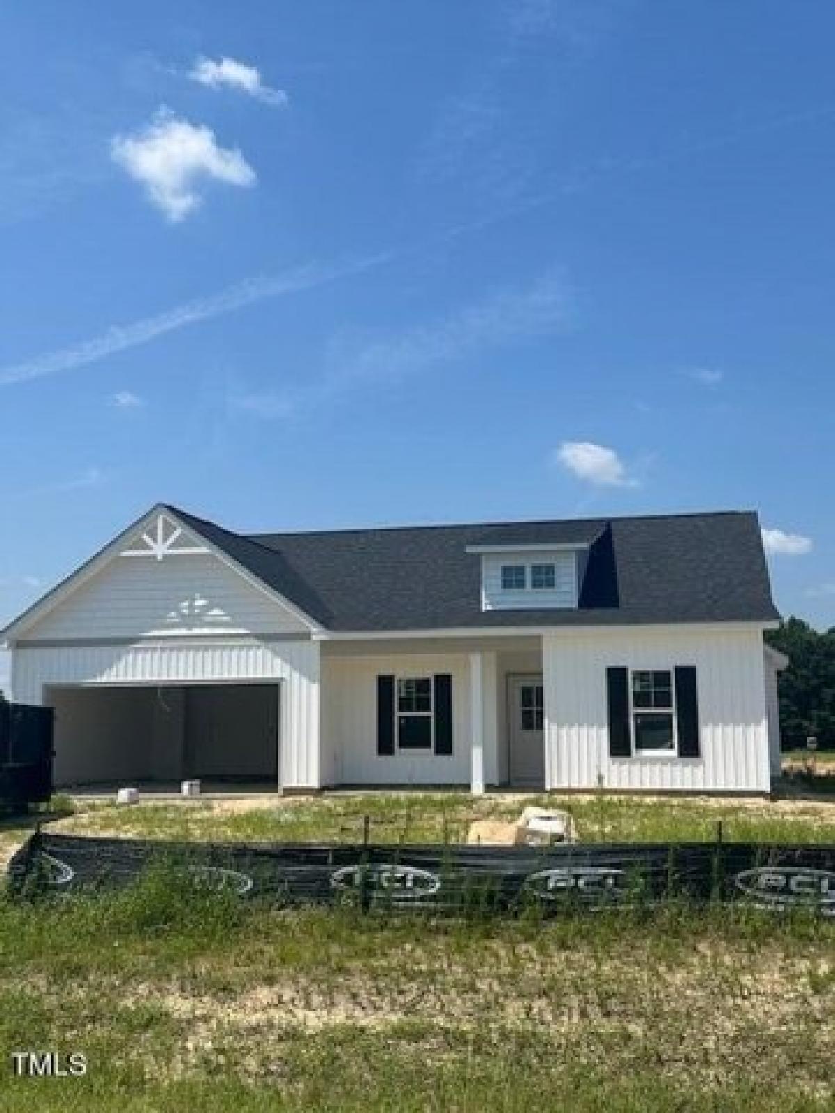 Picture of Home For Sale in Four Oaks, North Carolina, United States