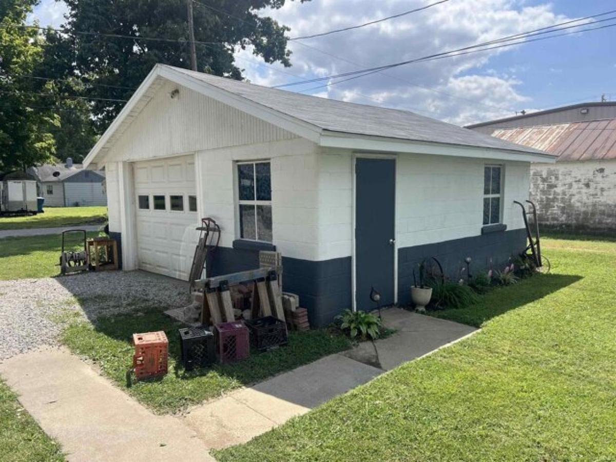 Picture of Home For Sale in Mount Vernon, Indiana, United States