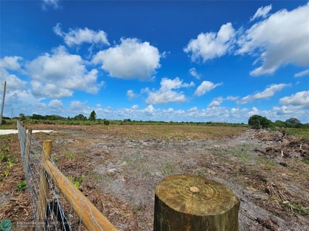 Picture of Residential Land For Sale in Okeechobee, Florida, United States