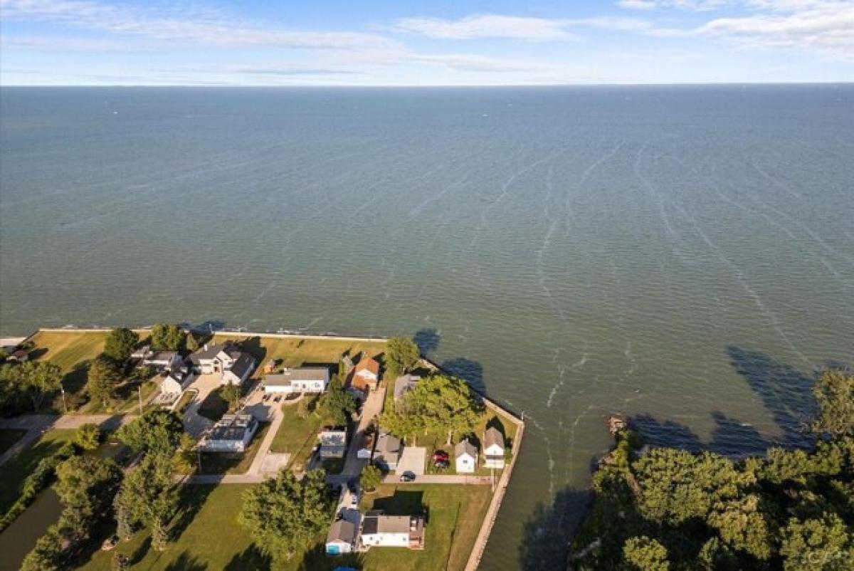 Picture of Residential Land For Sale in Luna Pier, Michigan, United States