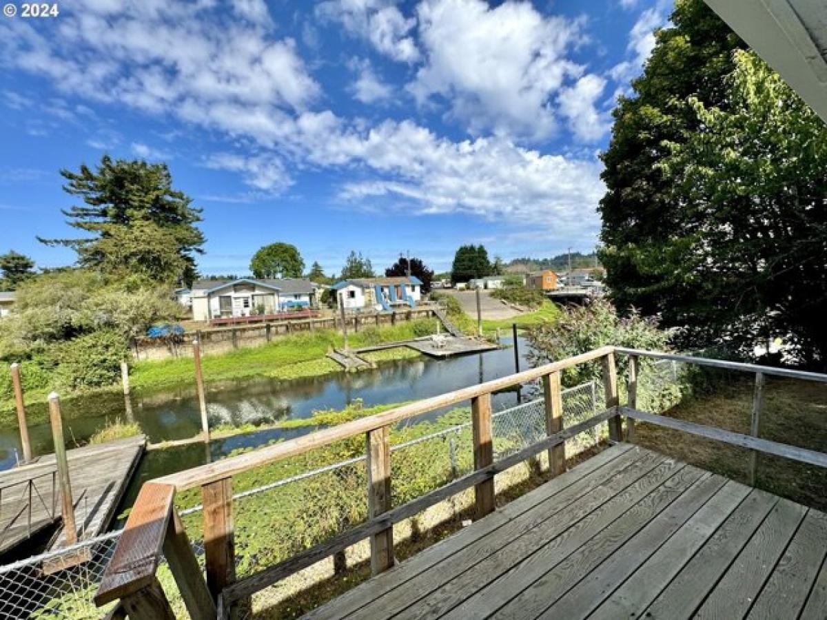 Picture of Home For Sale in Lakeside, Oregon, United States