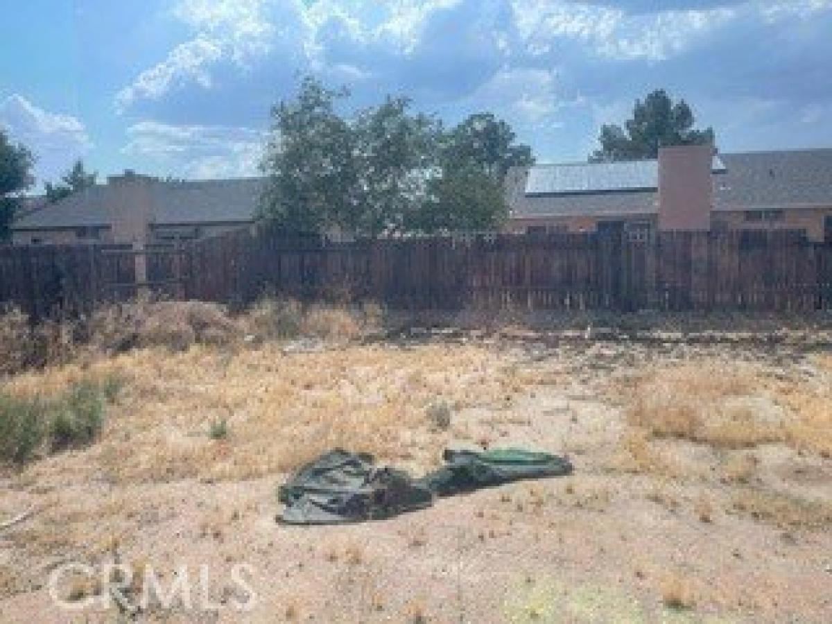 Picture of Home For Sale in Adelanto, California, United States