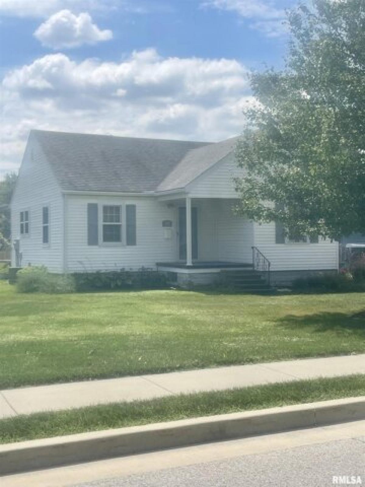 Picture of Home For Sale in Chatham, Illinois, United States