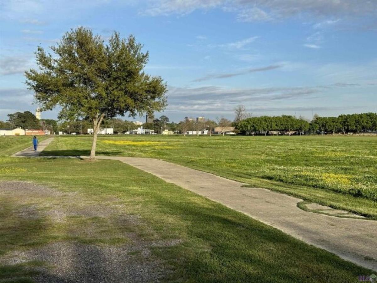 Picture of Residential Land For Sale in Port Allen, Louisiana, United States