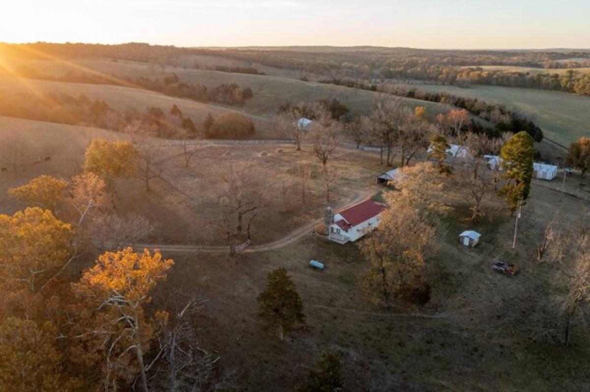 Picture of Home For Sale in Buffalo, Missouri, United States