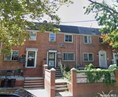 Home For Rent in Flushing, New York