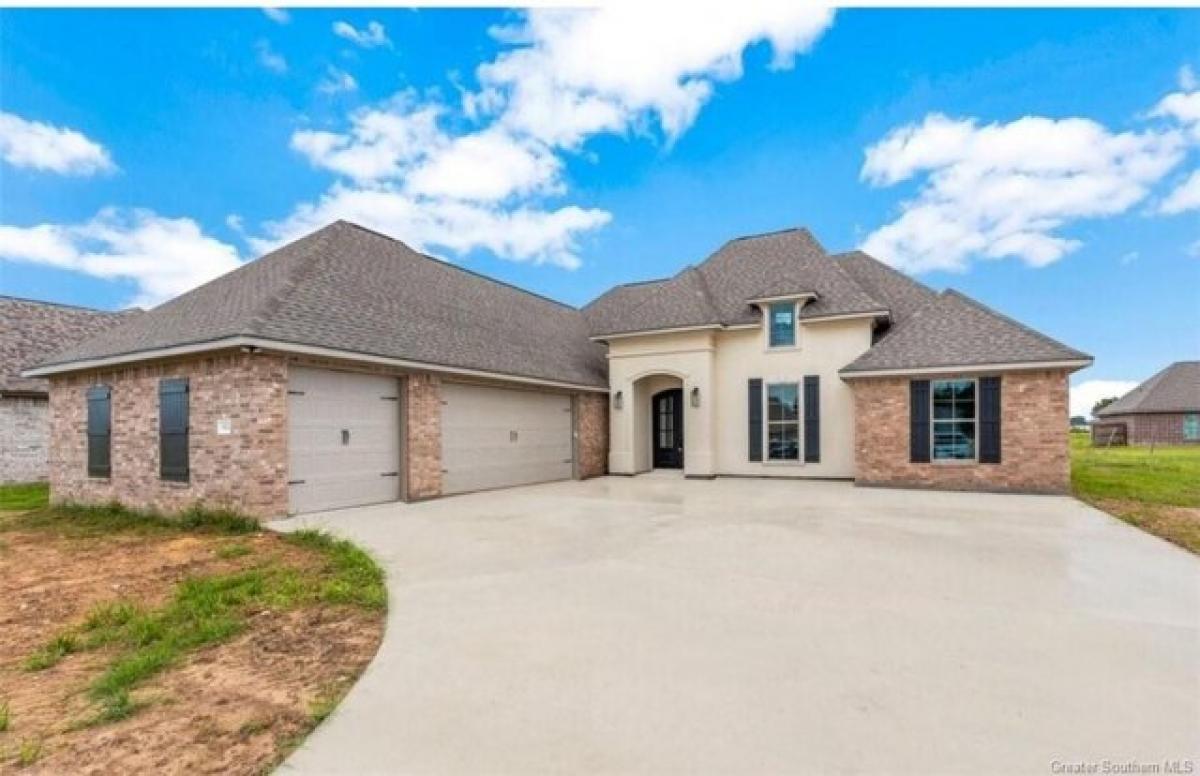 Picture of Home For Sale in Iowa, Louisiana, United States