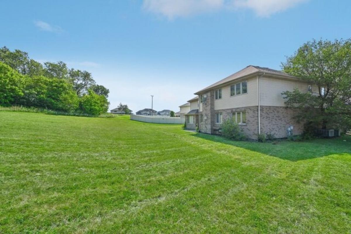 Picture of Home For Sale in Country Club Hills, Illinois, United States