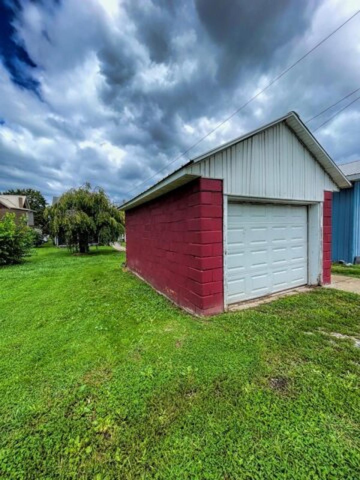 Picture of Home For Sale in Mount Union, Pennsylvania, United States